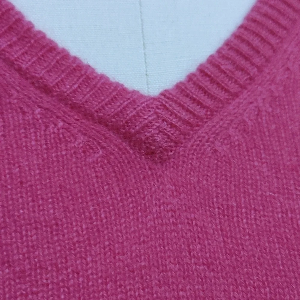 Vintage Peck & Peck Cashmere V Neck Fuchsia Sweater S